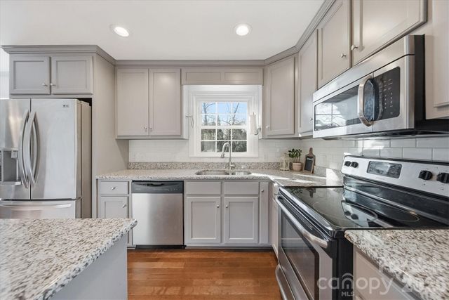 1215 6th Street NW, Hickory, NC 28601