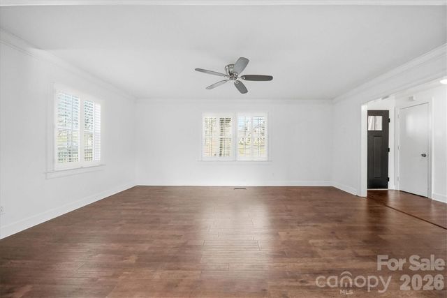 1215 6th Street NW, Hickory, NC 28601