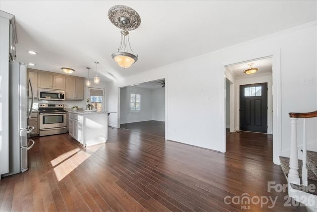 1215 6th Street NW, Hickory, NC 28601