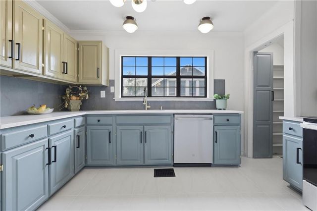 10107 E 11th Street, Independence, MO 64053