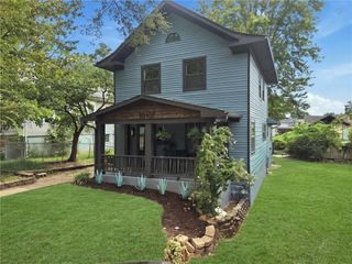 10107 E 11th Street, Independence, MO 64053