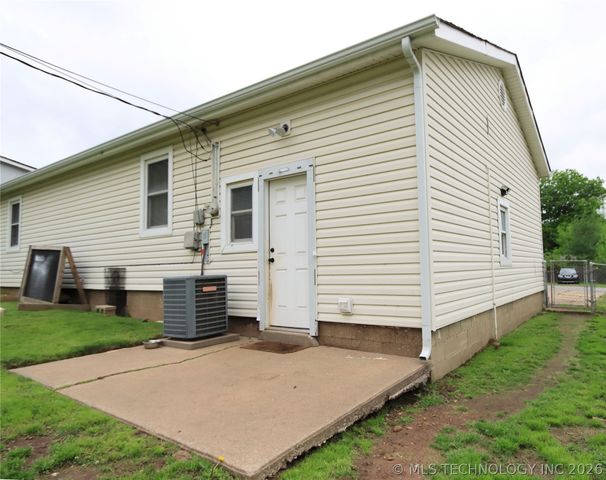 310 N Main Street, Wagoner, OK 74467