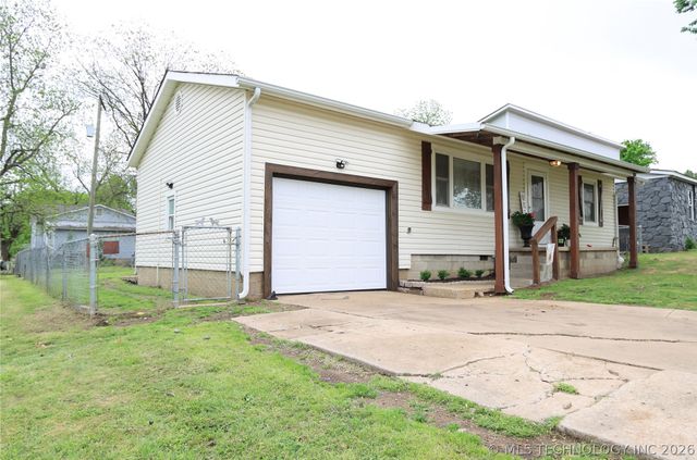 310 N Main Street, Wagoner, OK 74467