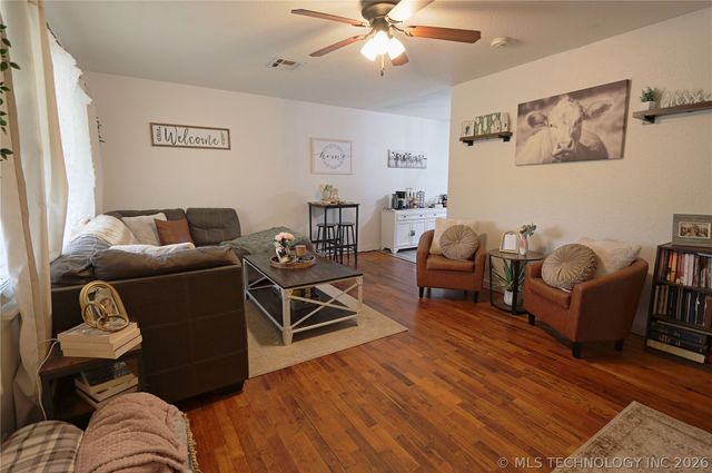 310 N Main Street, Wagoner, OK 74467