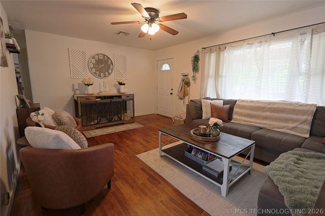 310 N Main Street, Wagoner, OK 74467