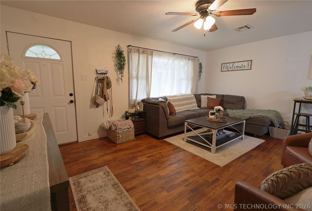 310 N Main Street, Wagoner, OK 74467