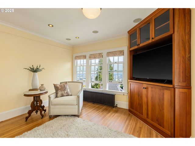 745 Nw CULPEPPER Ter, Portland, OR 97210