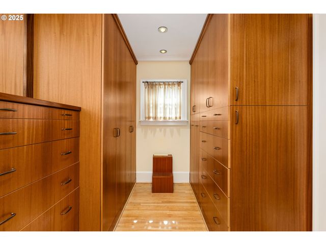 745 Nw CULPEPPER Ter, Portland, OR 97210