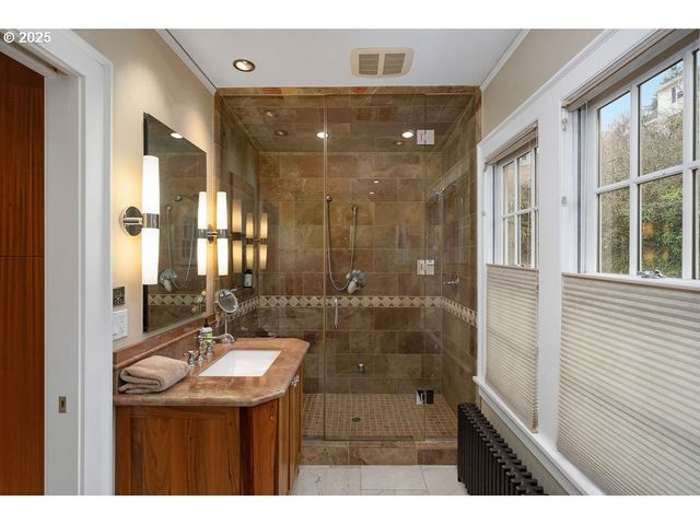 745 Nw CULPEPPER Ter, Portland, OR 97210