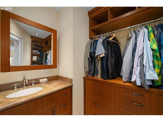 745 Nw CULPEPPER Ter, Portland, OR 97210