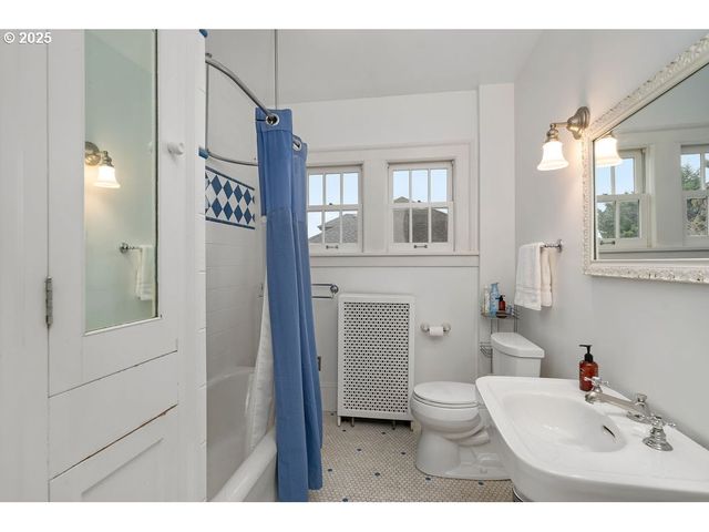 745 Nw CULPEPPER Ter, Portland, OR 97210