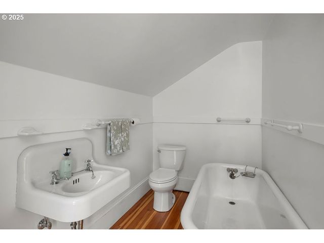 745 Nw CULPEPPER Ter, Portland, OR 97210