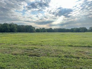 3 S 270 Road, Morris, OK 74445