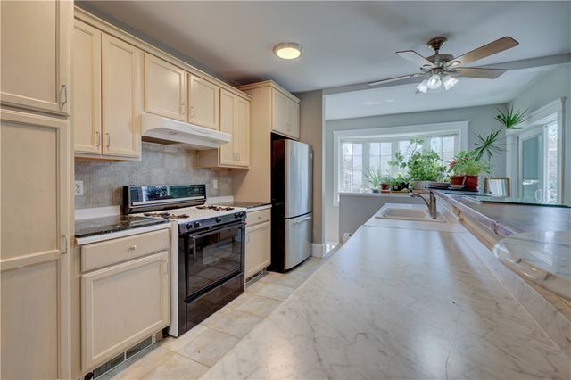 66 Roanoke Street, Providence, RI 02908