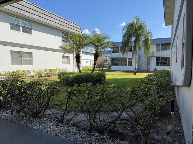 629 Saxony Ln N 629, Delray Beach, FL 33446