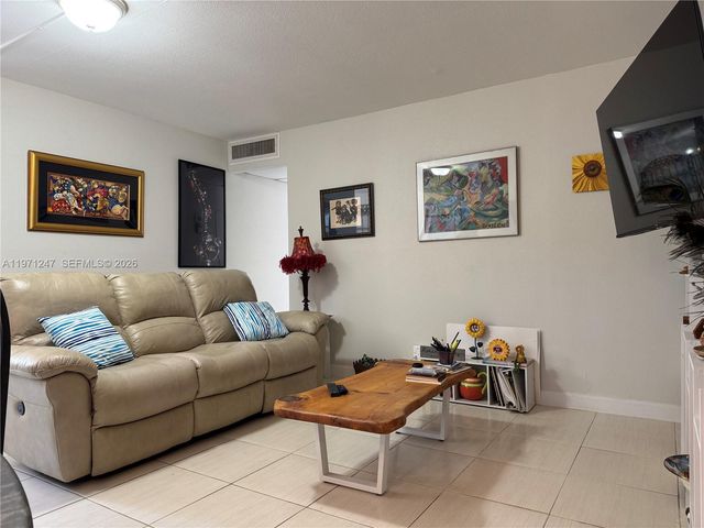 629 Saxony Ln N 629, Delray Beach, FL 33446