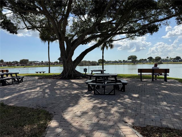 629 Saxony Ln N 629, Delray Beach, FL 33446