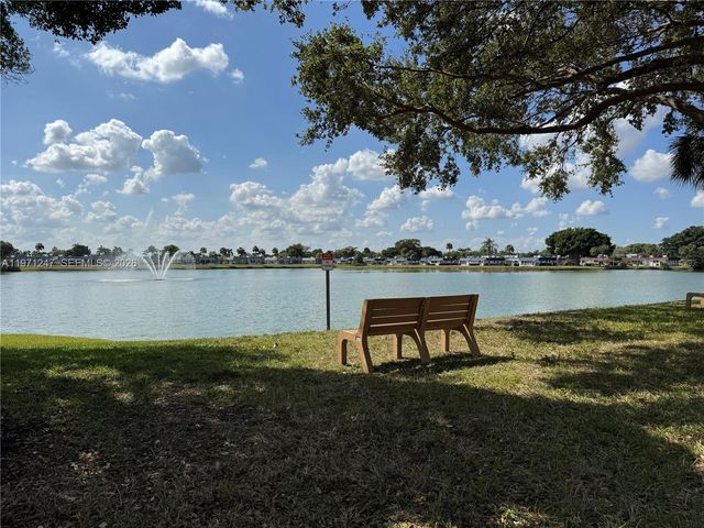 629 Saxony Ln N 629, Delray Beach, FL 33446