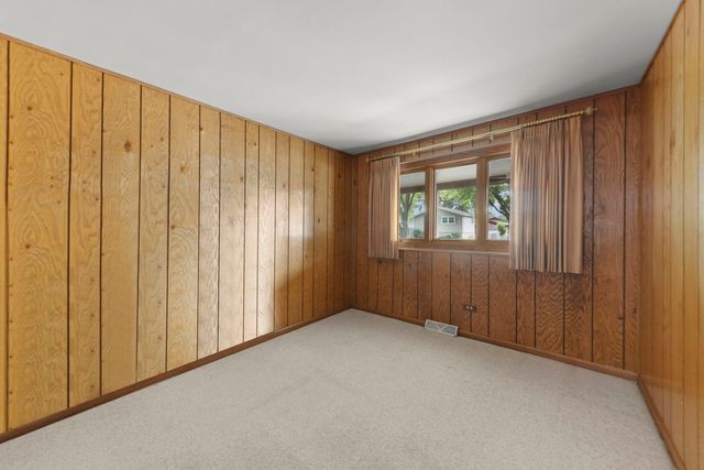 15112 Raday Drive, Midlothian, IL 60445