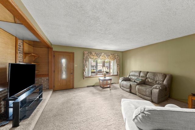 15112 Raday Drive, Midlothian, IL 60445