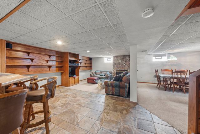 15112 Raday Drive, Midlothian, IL 60445