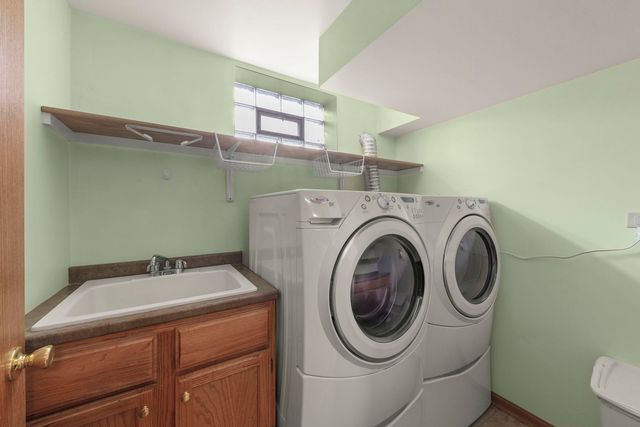 15112 Raday Drive, Midlothian, IL 60445