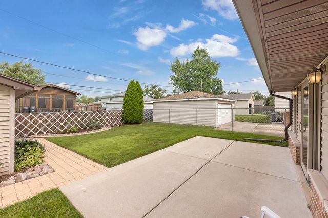 15112 Raday Drive, Midlothian, IL 60445