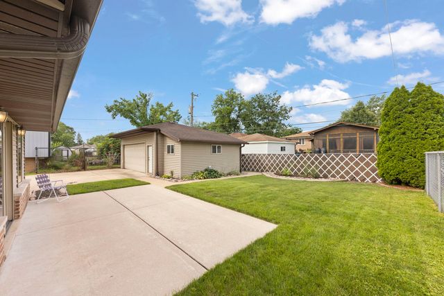 15112 Raday Drive, Midlothian, IL 60445