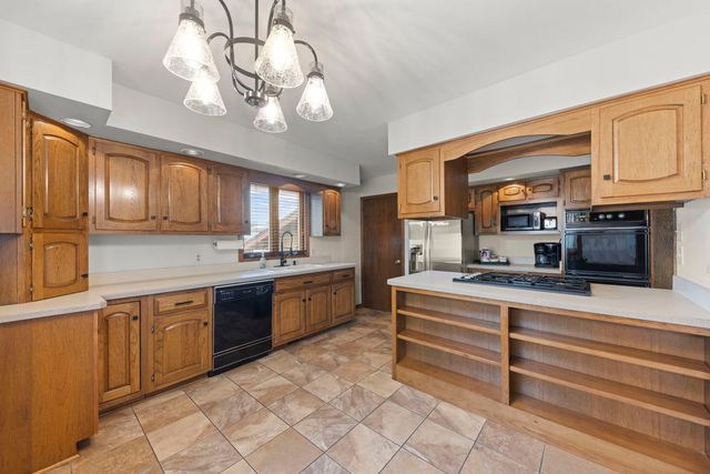 15112 Raday Drive, Midlothian, IL 60445