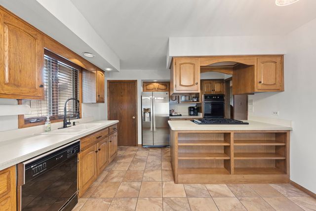 15112 Raday Drive, Midlothian, IL 60445