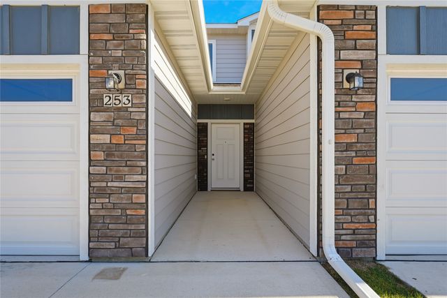 253 NW Waverly Drive, Waukee, IA 50263