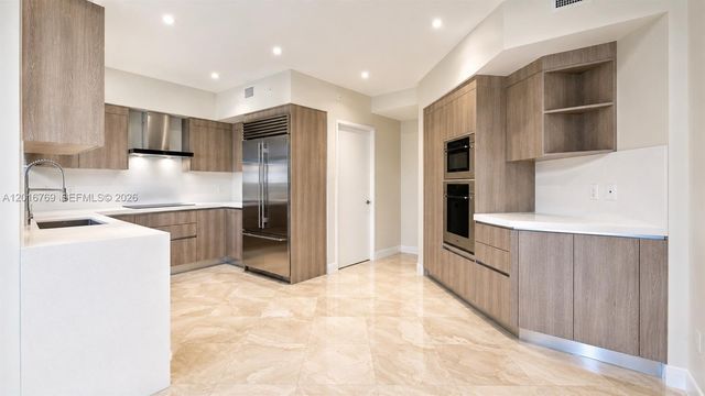 737 Crandon Blvd 402, Key Biscayne, FL 33149