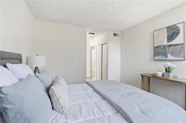 18620 Hatteras 276, Tarzana, CA 91356