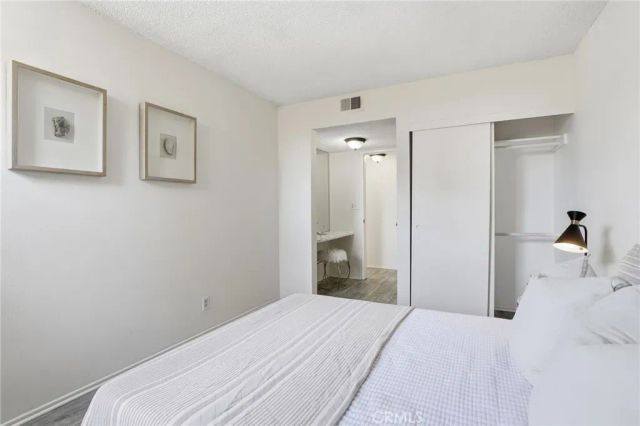 18620 Hatteras 276, Tarzana, CA 91356