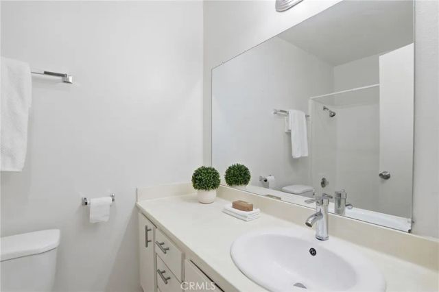 18620 Hatteras 276, Tarzana, CA 91356