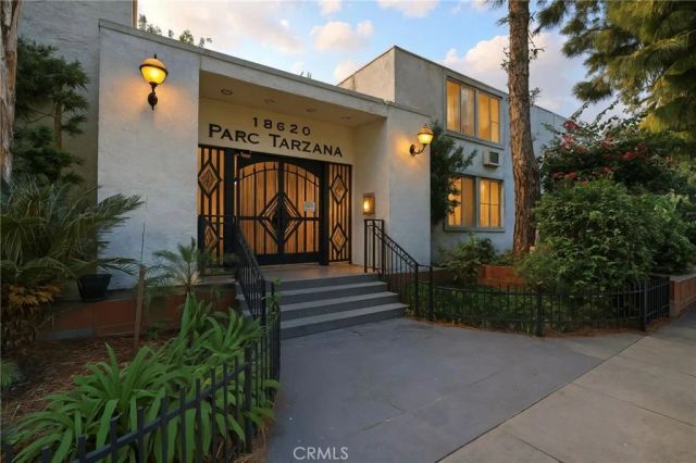 18620 Hatteras 276, Tarzana, CA 91356