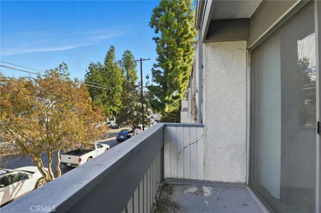 18620 Hatteras 276, Tarzana, CA 91356
