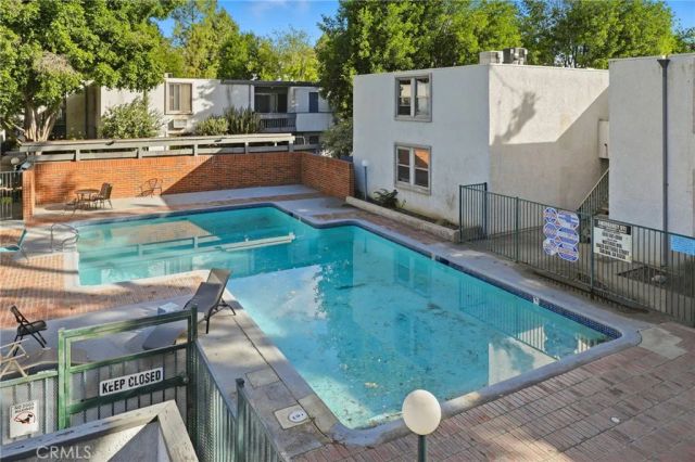 18620 Hatteras 276, Tarzana, CA 91356
