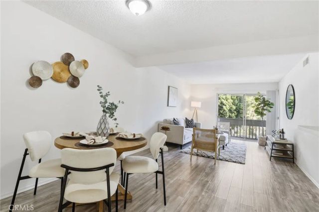 18620 Hatteras 276, Tarzana, CA 91356