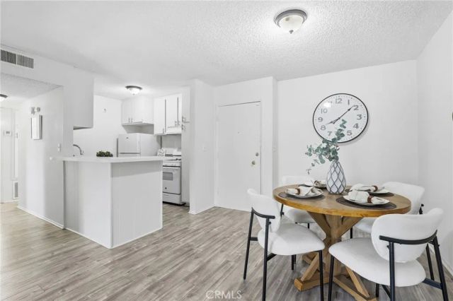 18620 Hatteras 276, Tarzana, CA 91356