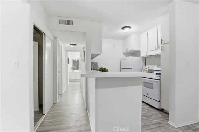 18620 Hatteras 276, Tarzana, CA 91356