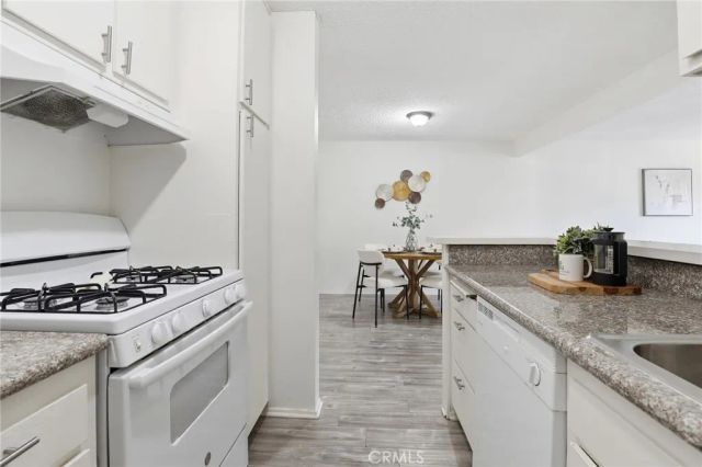 18620 Hatteras 276, Tarzana, CA 91356