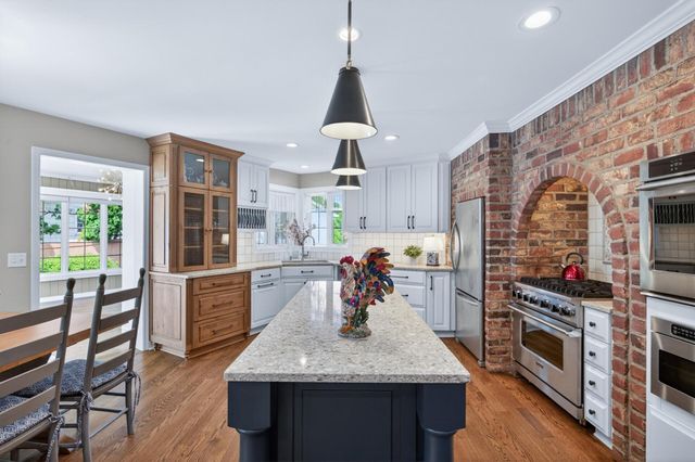 12400 Huntingdon Lane, Minnetonka, MN 55305