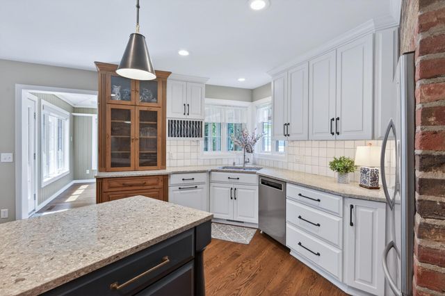 12400 Huntingdon Lane, Minnetonka, MN 55305