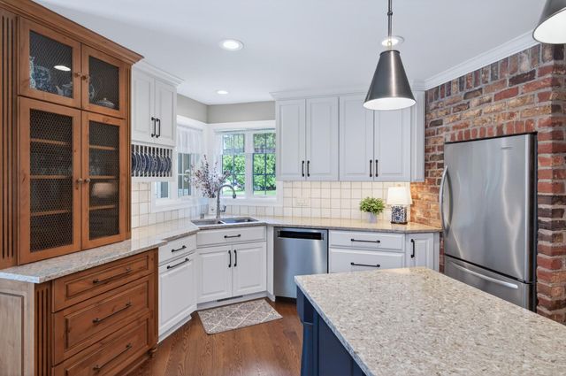 12400 Huntingdon Lane, Minnetonka, MN 55305