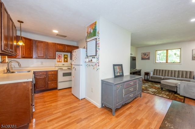 35 Windy Bush Ln, Sparta Twp., NJ 07871