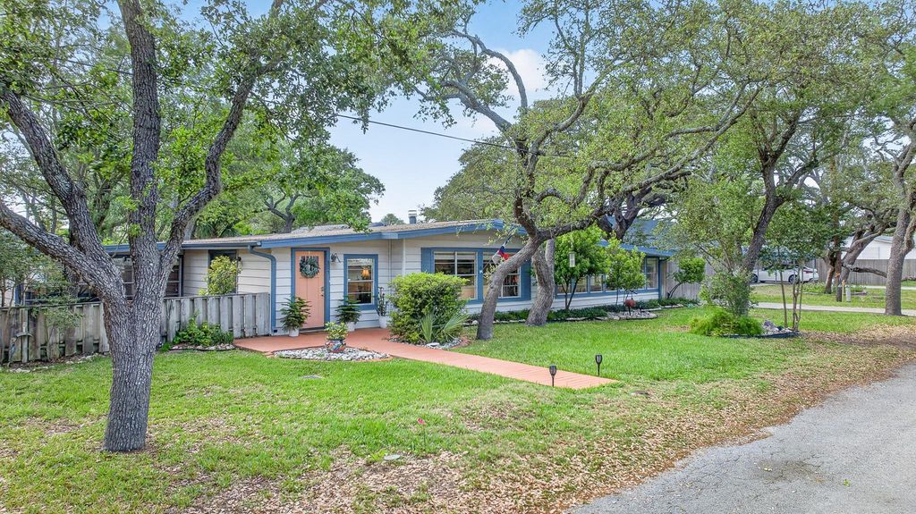 307 N 4th Street, Fulton, TX 78358