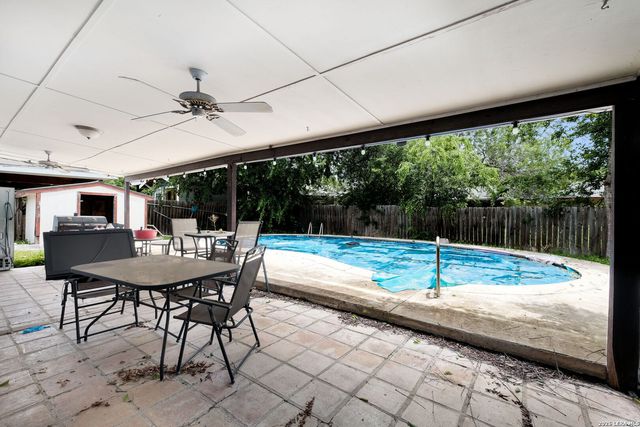 2114 FORT DONELSON DR, San Antonio, TX 78245