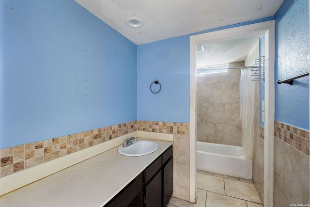 2114 FORT DONELSON DR, San Antonio, TX 78245