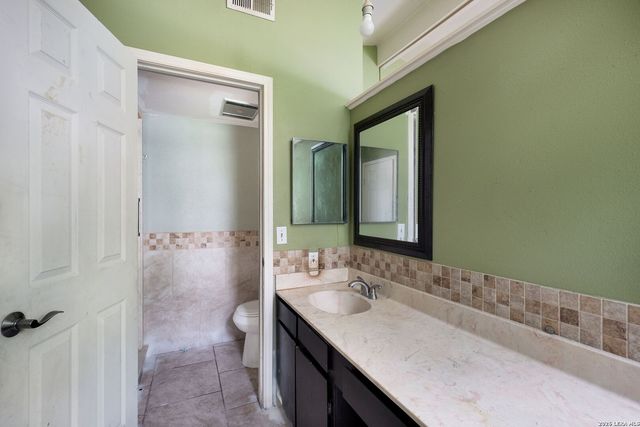 2114 FORT DONELSON DR, San Antonio, TX 78245